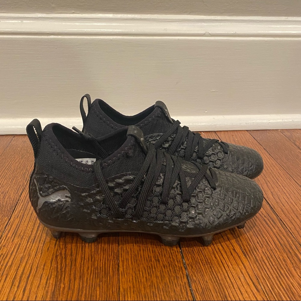 Kids Puma Cleats - Sz 2